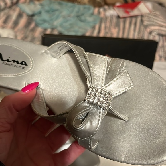 Nina sandals with rhinestones on bow silver color comes with original box - Picture 2 of 8